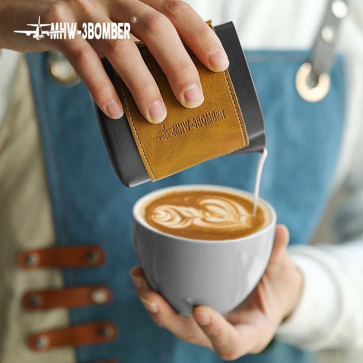 MHW-3BOMBER pichet à lait sans poignée noir 400 ml - Coffee Coaching Club