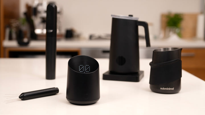 Subminimal Subscale Dosing Cup mit Wägefunktion - Coffee Coaching Club