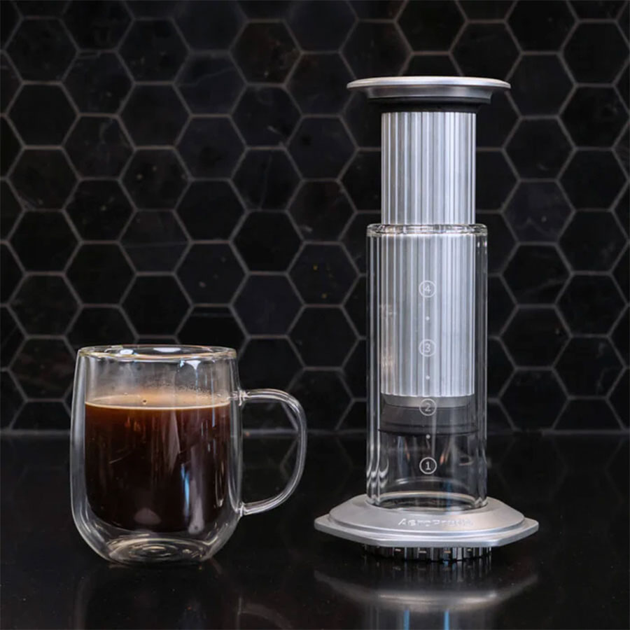 AeroPress Premium Coffee Maker aus Glas und Edelstahl – ein handgefertigtes Meisterwerk - Coffee Coaching Club
