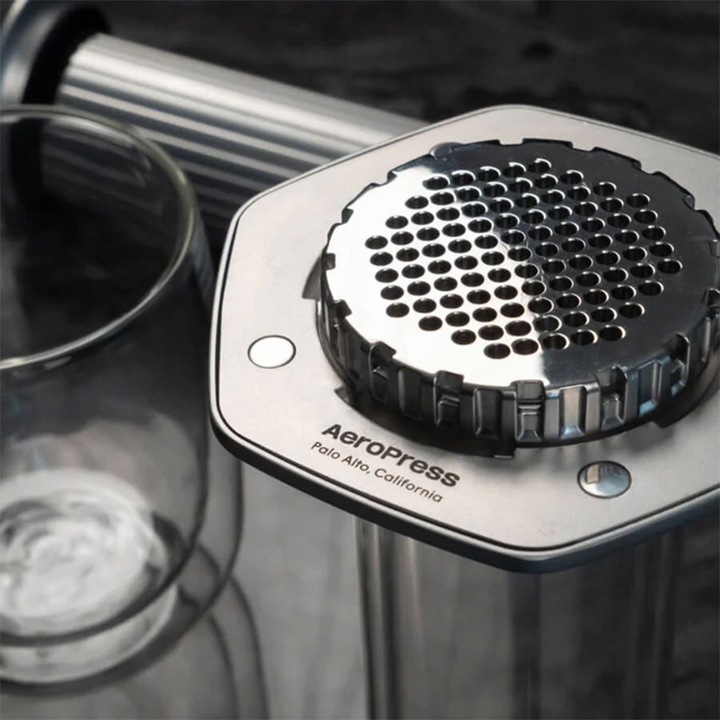 AeroPress Premium Coffee Maker aus Glas und Edelstahl – ein handgefertigtes Meisterwerk - Coffee Coaching Club