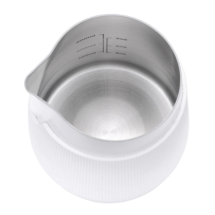 Normcore Milchpitcher runder Ausgiesser für fliessende Latte-Art-Linien – Coffee Coaching Club 2