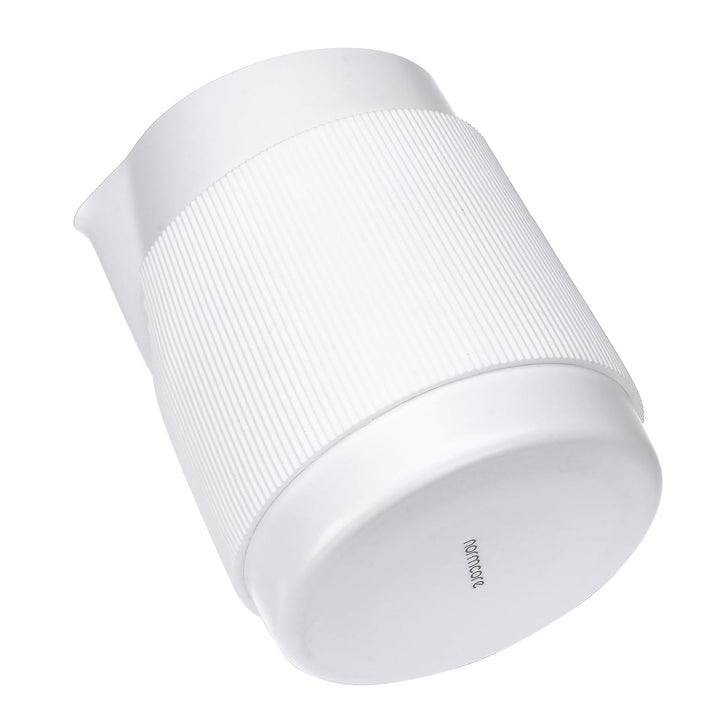 Normcore Milchpitcher 450 ml Weiss mit hitzebeständiger Silikon-Manschette – Coffee Coaching Club 3