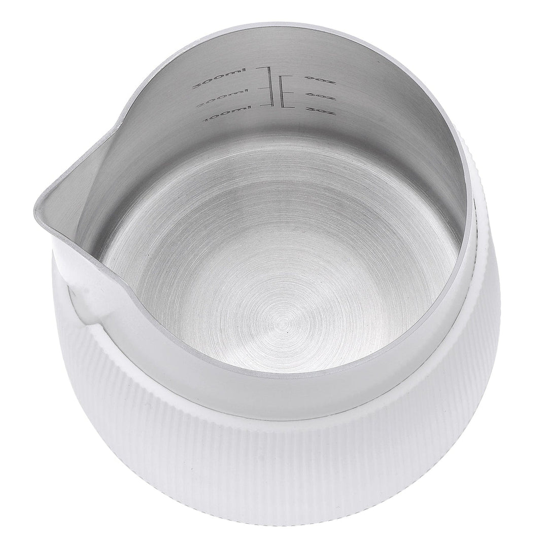 Normcore Milchpitcher 450 ml Rund Weiss seitlich handleless – Coffee Coaching Club 5