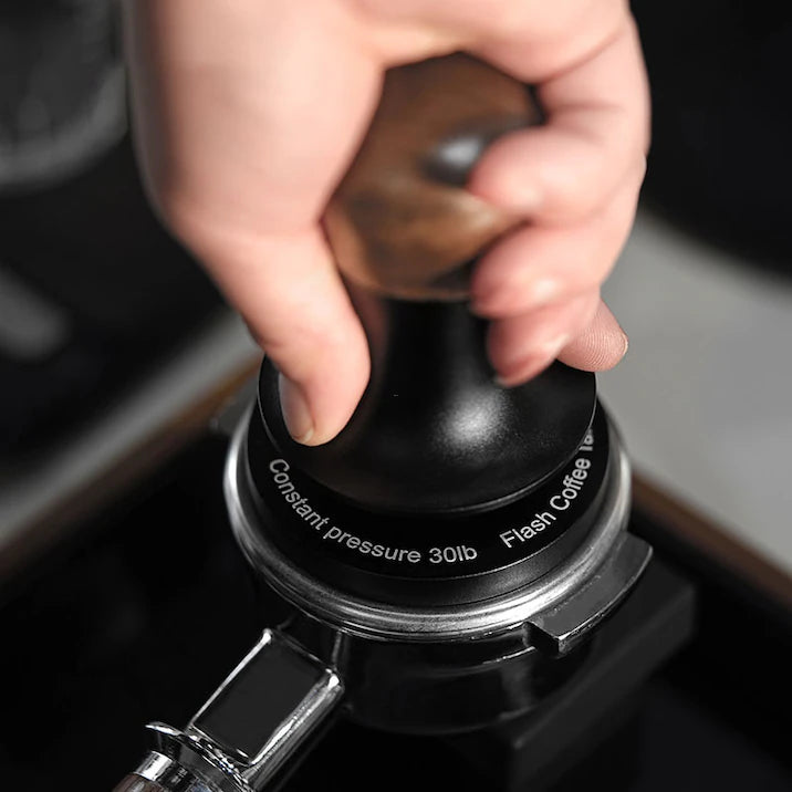MHW-3BOMBER Espresso-Tamper Flash 58.35 mm: perfecto para extracciones constantes y precisas - Coffee Coaching Club