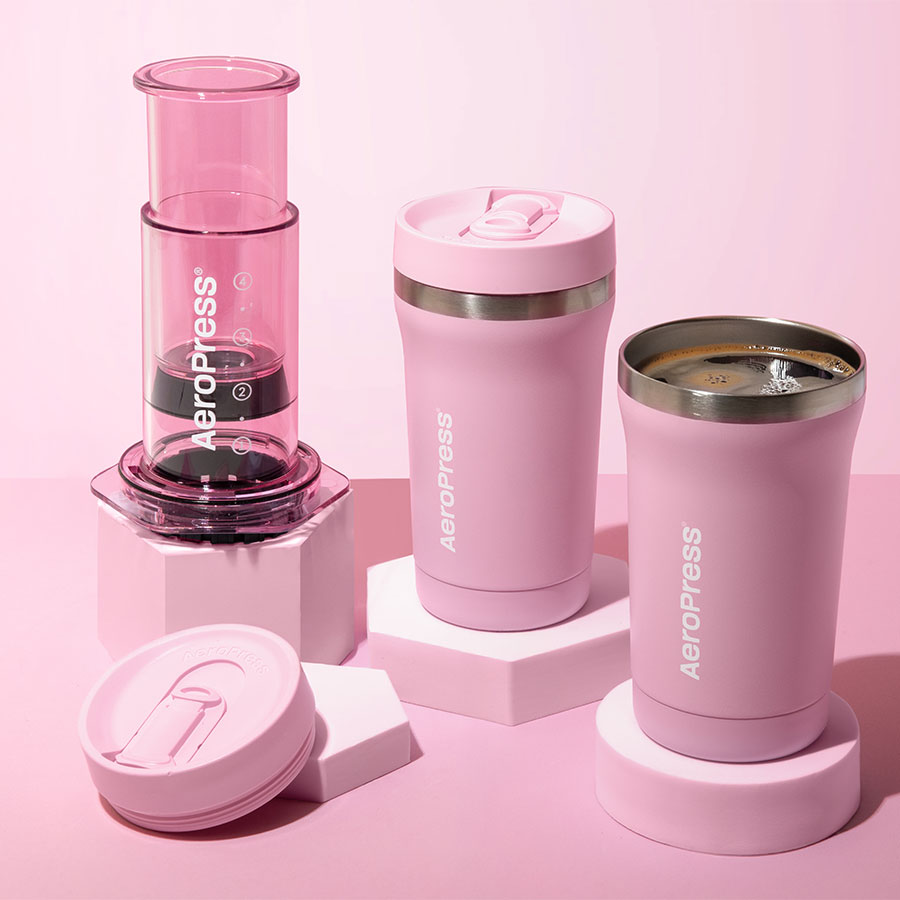 AeroPress Go Plus Travel System - Pink, Presseinheit und Trinkbecher im Vergleich - Coffee Coaching Club