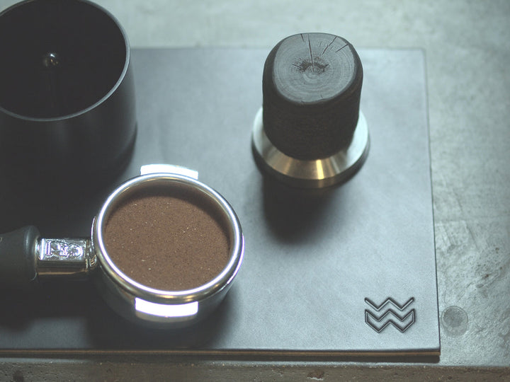 Weber Workshops Leder-Tampingmatte Schwarz – Coffee Coaching Club 6