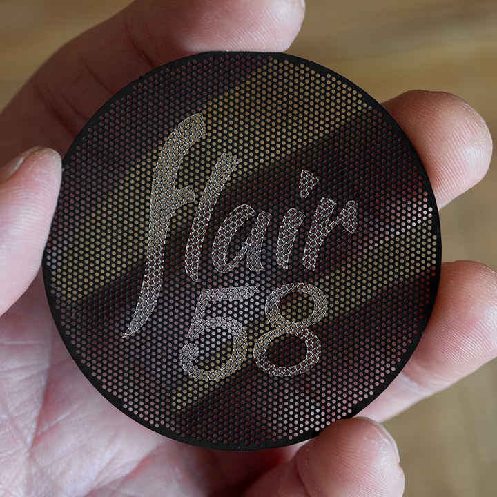 Flair 58 Etched Puck Screen schwarze PVD-Beschichtung – Coffee Coaching Club 3