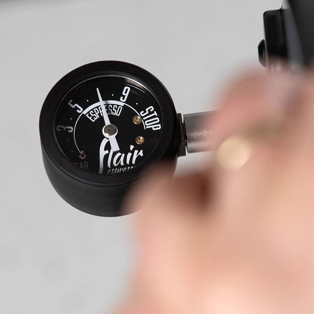Flair 49 Pro Bezug mit bodenlosem Siebträger – Coffee Coaching Club 6