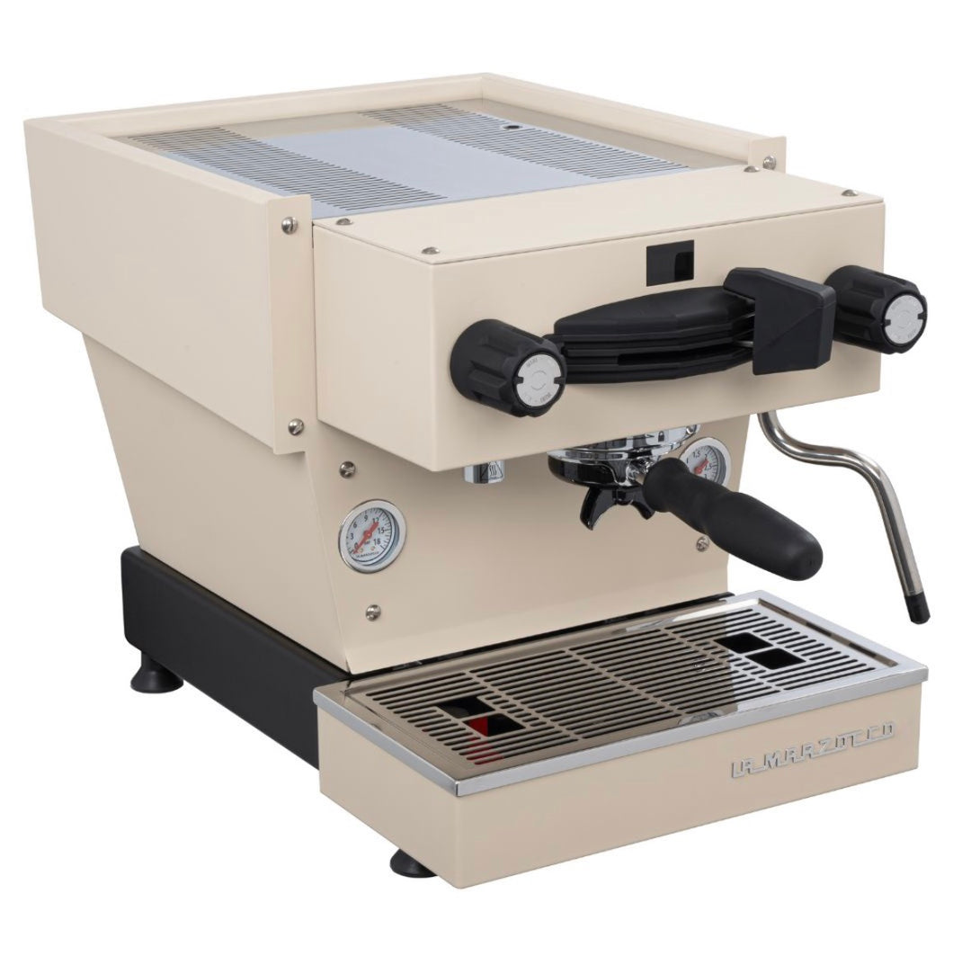 La Marzocco Linea Mini R in Cremeweiss – Detailansicht von oben – Coffee Coaching Club