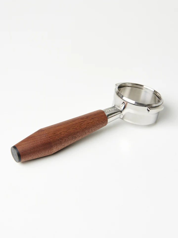 Pesado Specht Design Doppelauslauf oder Boden Los Portafilter mit Holzgriff &amp; Metall-Endkappe - Coffee Coaching Club GmbH