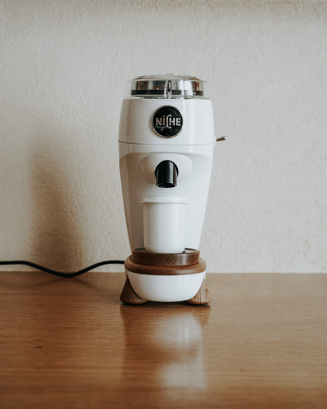 Normcore Dosing Cup branco rebordo perimetral – Coffee Coaching Club 2