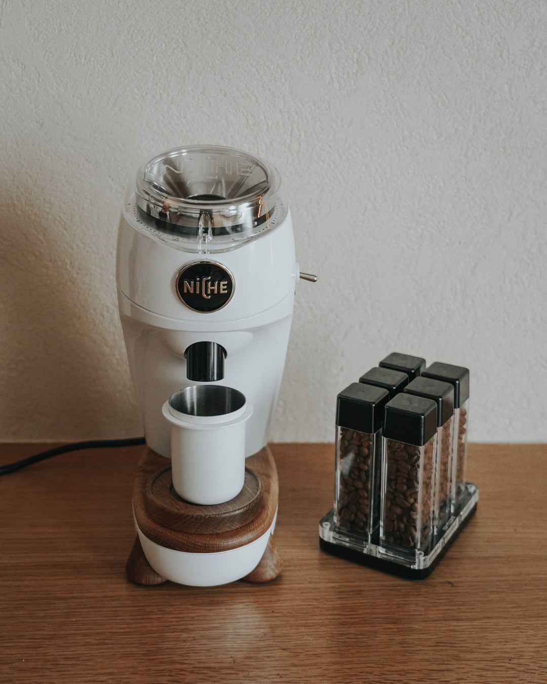 Normcore Dosing Cup Tall branco vista detalhada – Coffee Coaching Club 3