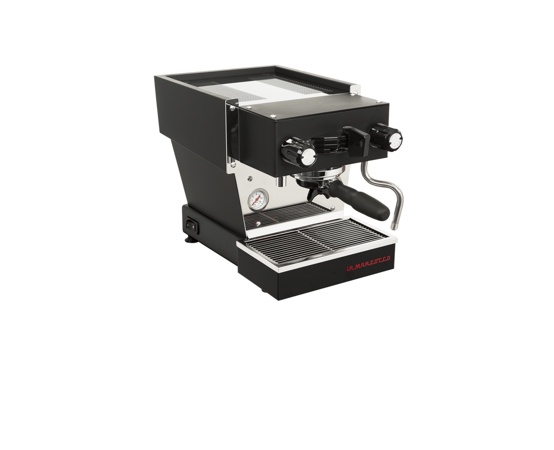 La Marzocco Linea Micra in Schwarz – Frontansicht halbseitlich – Coffee Coaching Club
