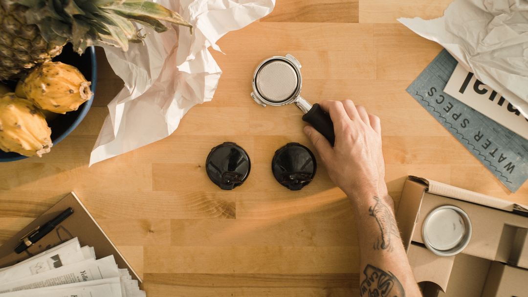 La Marzocco Linea Micra – Tamper und Espresso-Ritual auf Holzbrett – Coffee Coaching Club