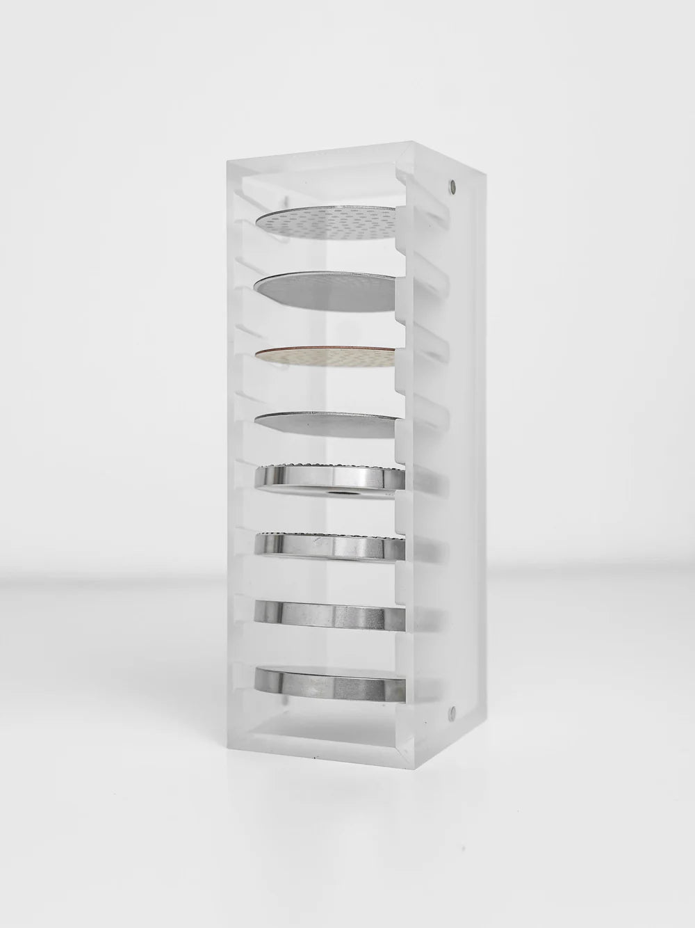 Normcore Coffee Utensil Storage Holder Frosted Clear mit Puck Screens und Tamper Base - Coffee Coaching Club 2