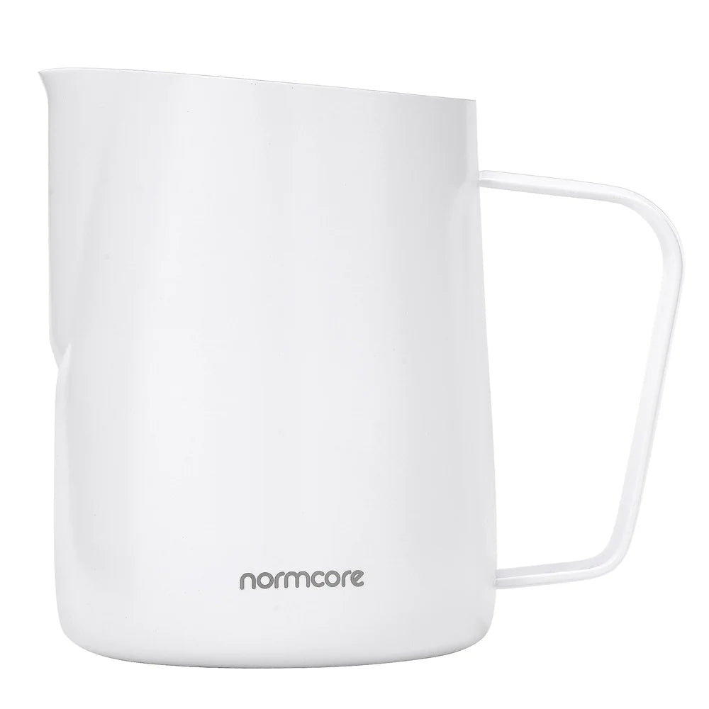 Normcore Milchpitcher mit Griff 600 ml für Latte Art – Coffee Coaching Club 2