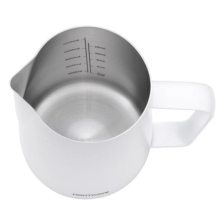 Normcore Milchpitcher mit Griff 600 ml Weiss – Coffee Coaching Club 3