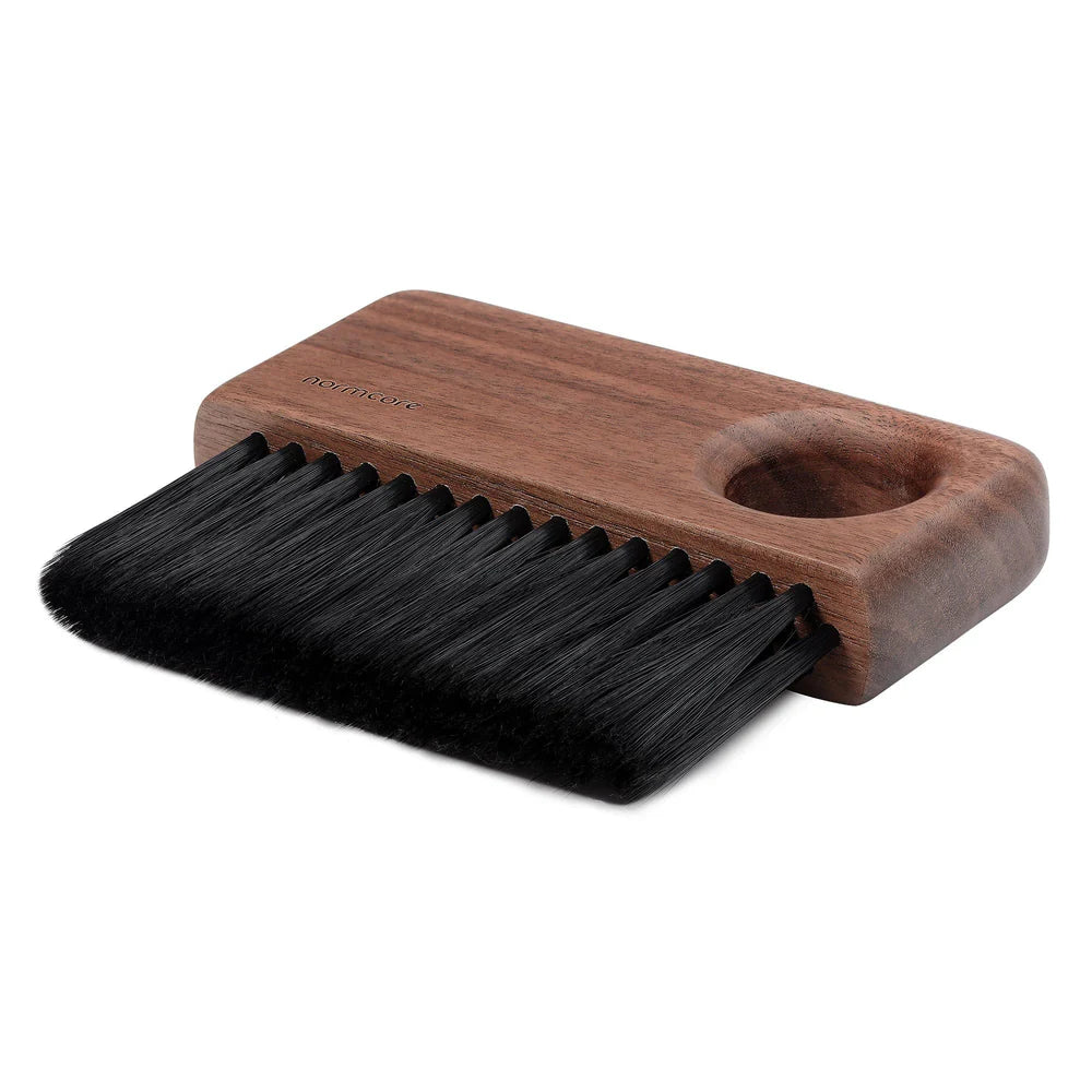 Normcore brosse de comptoir, manche en noyer – Coffee Coaching Club 2
