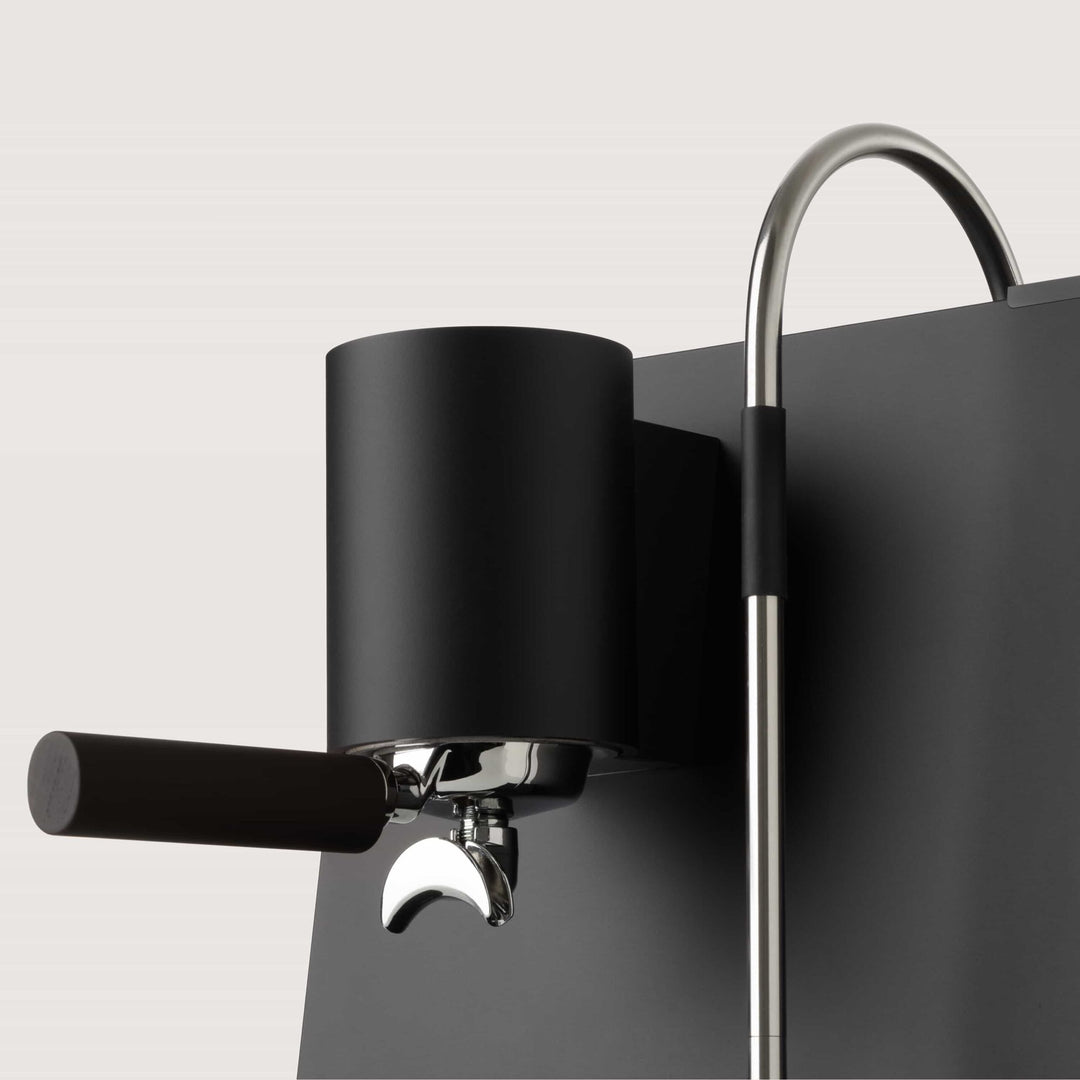 Ligre Youn Designer-Espressomaschine in Schwarz Matt mit Buche-Akzent – Coffee Coaching Club