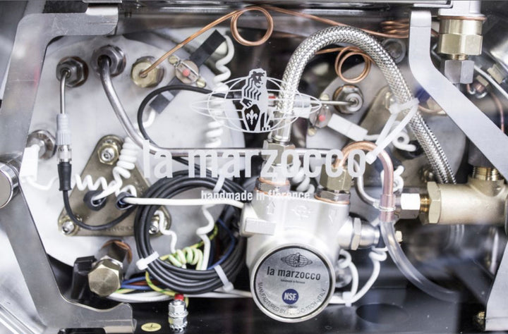 La Marzocco GS3 side panels, glass, transparent, detail – Coffee Coaching Club 2
